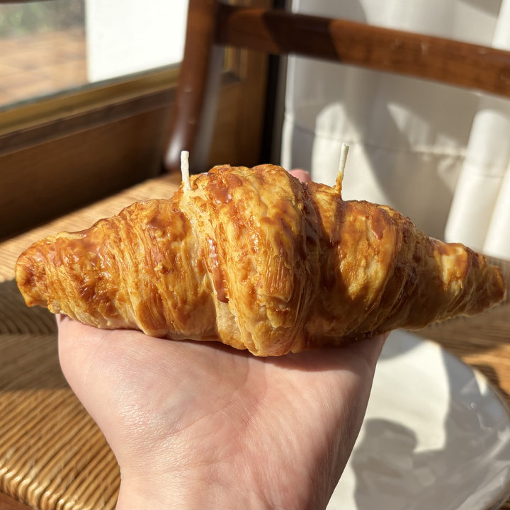 Leman Candle - Candela a Forma di Croissant Aromatizzata al "Profumo di Pasticceria"