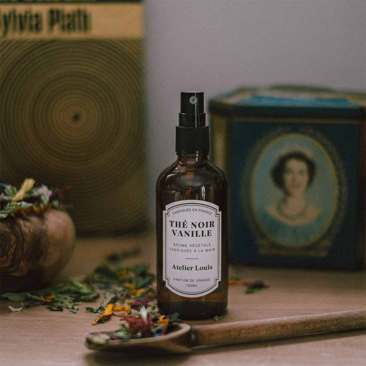 Atelier Louis - Spray Vegetale per Ambiente Tè Nero e Vaniglia